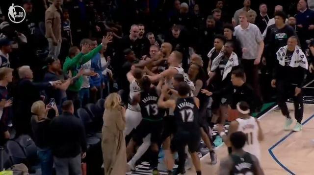 开云-NBA官方：约基奇因冲突被罚款5万美元，兰德尔被罚款3.5万