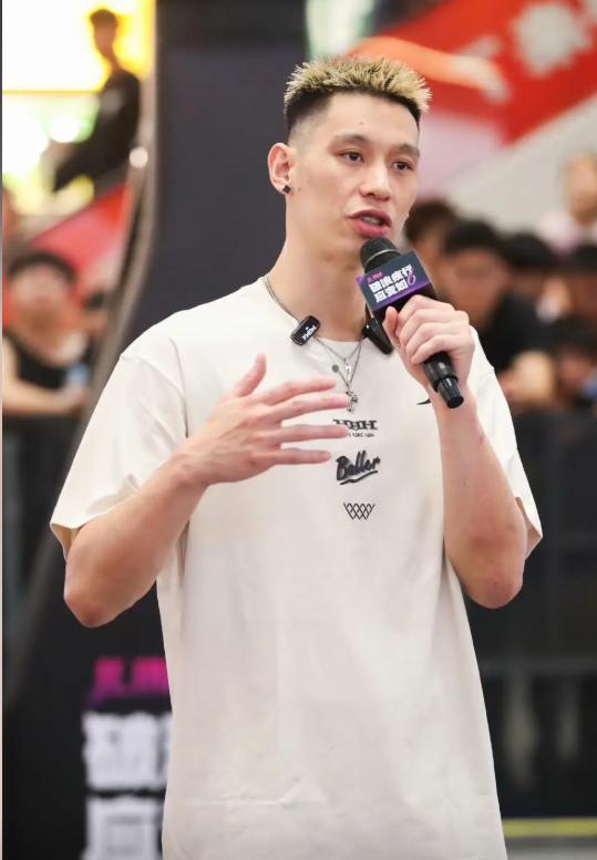 林书豪:有次半夜我给科比发消息你不能不尊重我之后5个月他没理我