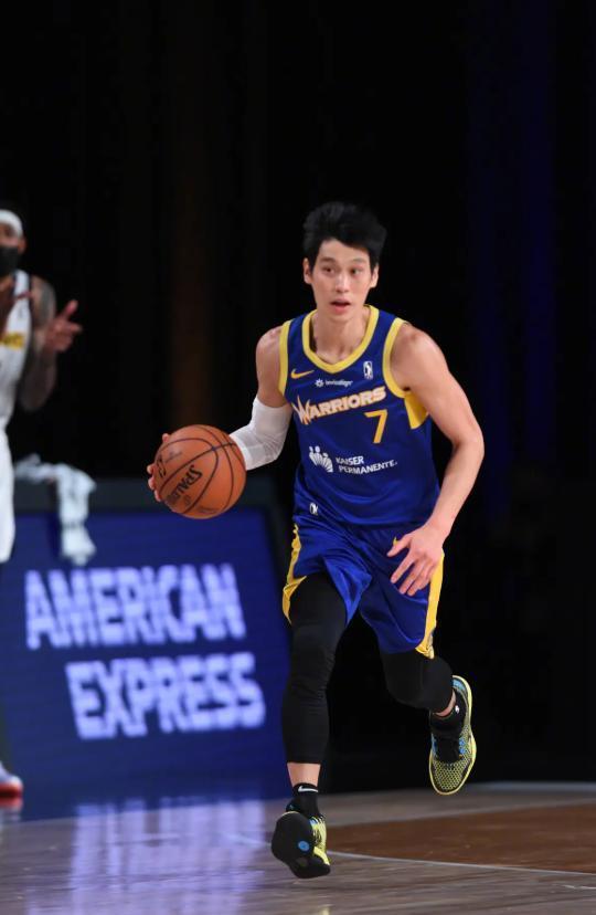 林书豪:有次半夜我给科比发消息你不能不尊重我之后5个月他没理我