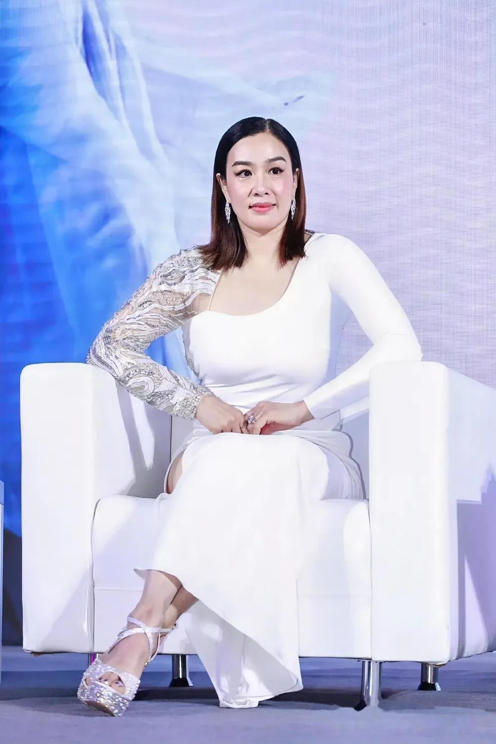 开云体育-“少女胯”和“妈妈胯”有啥区别?看钟丽缇和谢娜产后身材,秒懂